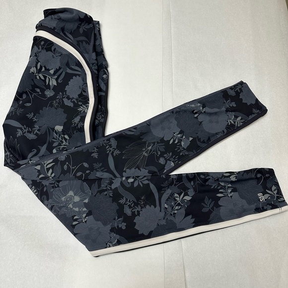 Splits59 Sydney graphite floral leggings 🌼 - Picture 5 of 8